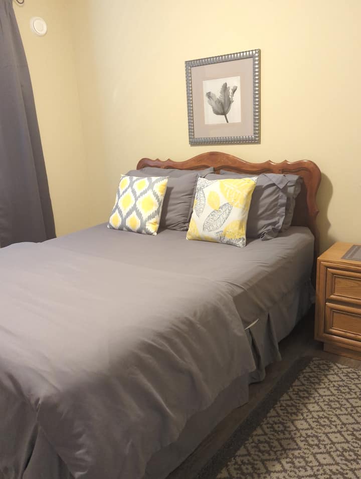 Deuxième chambre. Lit queen size