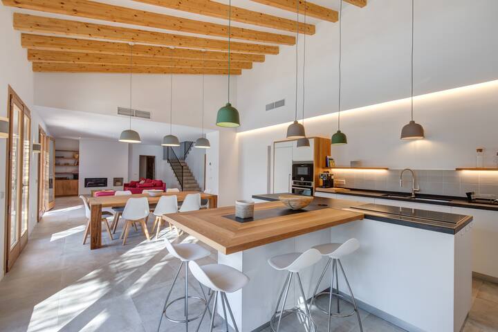 Stone villa with mountain views and quiet gallery image 4