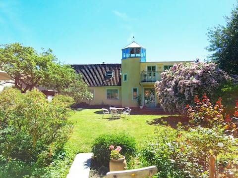 Magnificent house with a beautiful garden