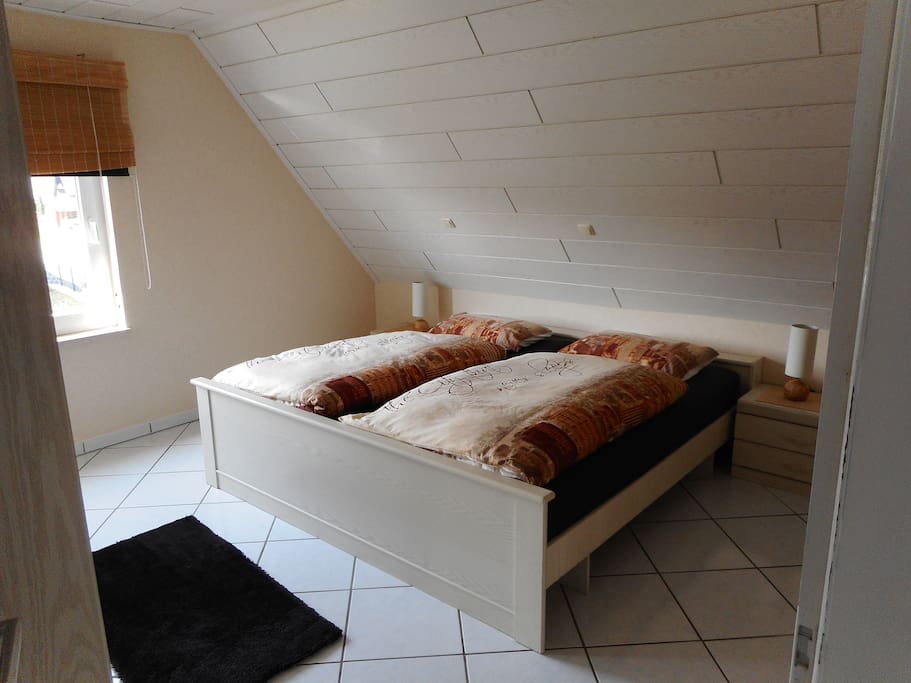 Schlafzimmer 1
