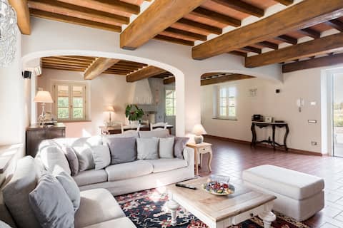 Airbnb con migliori performance: Farmhouse , pool, 13 px. Lucca 10km a Capannori