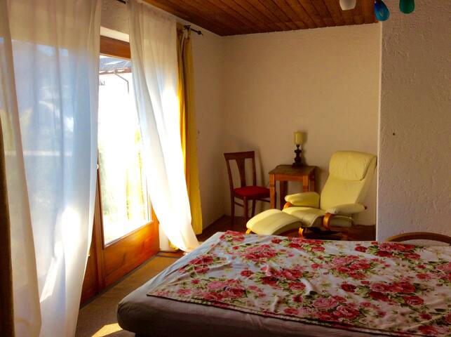 Helles Zimmer mit eigener Westterrasse