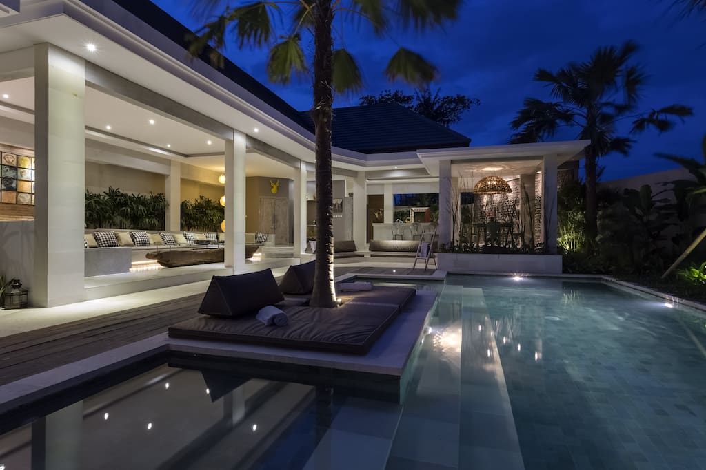 Villa Mana sun lounge by the pool
