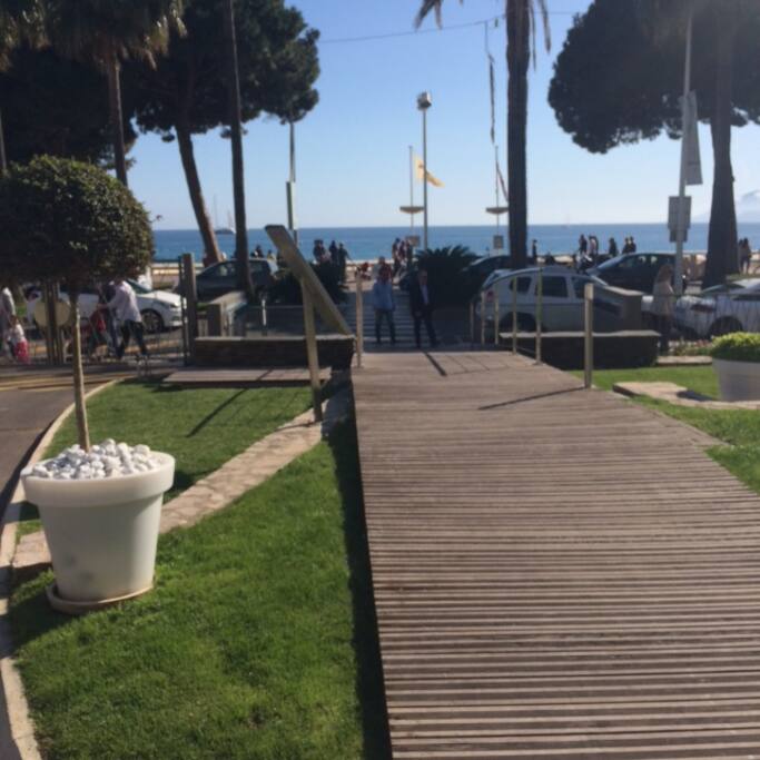 RESIDENCE FACE A LA MER AVEC ACCES DIRECT A "LA CROISETTE"