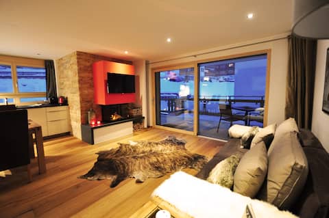 Popular Airbnb listing: ★Skilift | Fireplace ❤️Jacuzzi Bath | Balcony ★ in Zermatt
