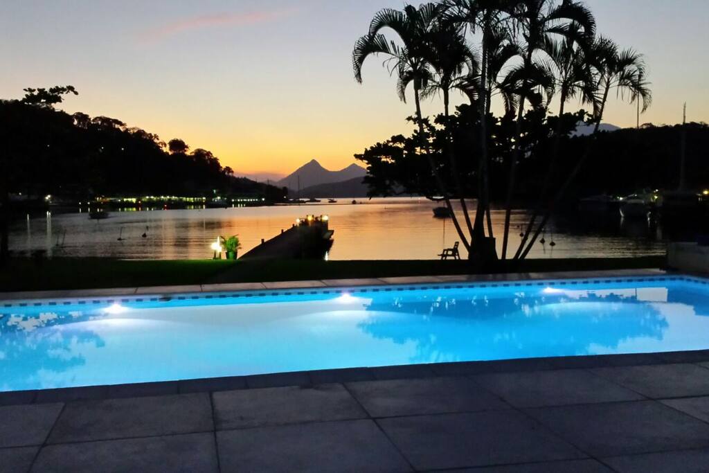 Piscina do condomínio