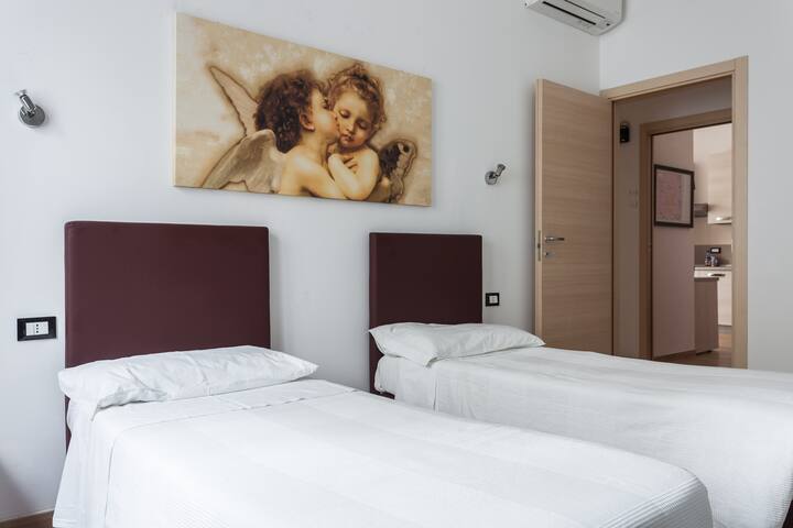 IN FIERA 8: elegant front fair gallery image 2