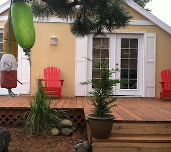 Columbia Cove Cottage (beachside)