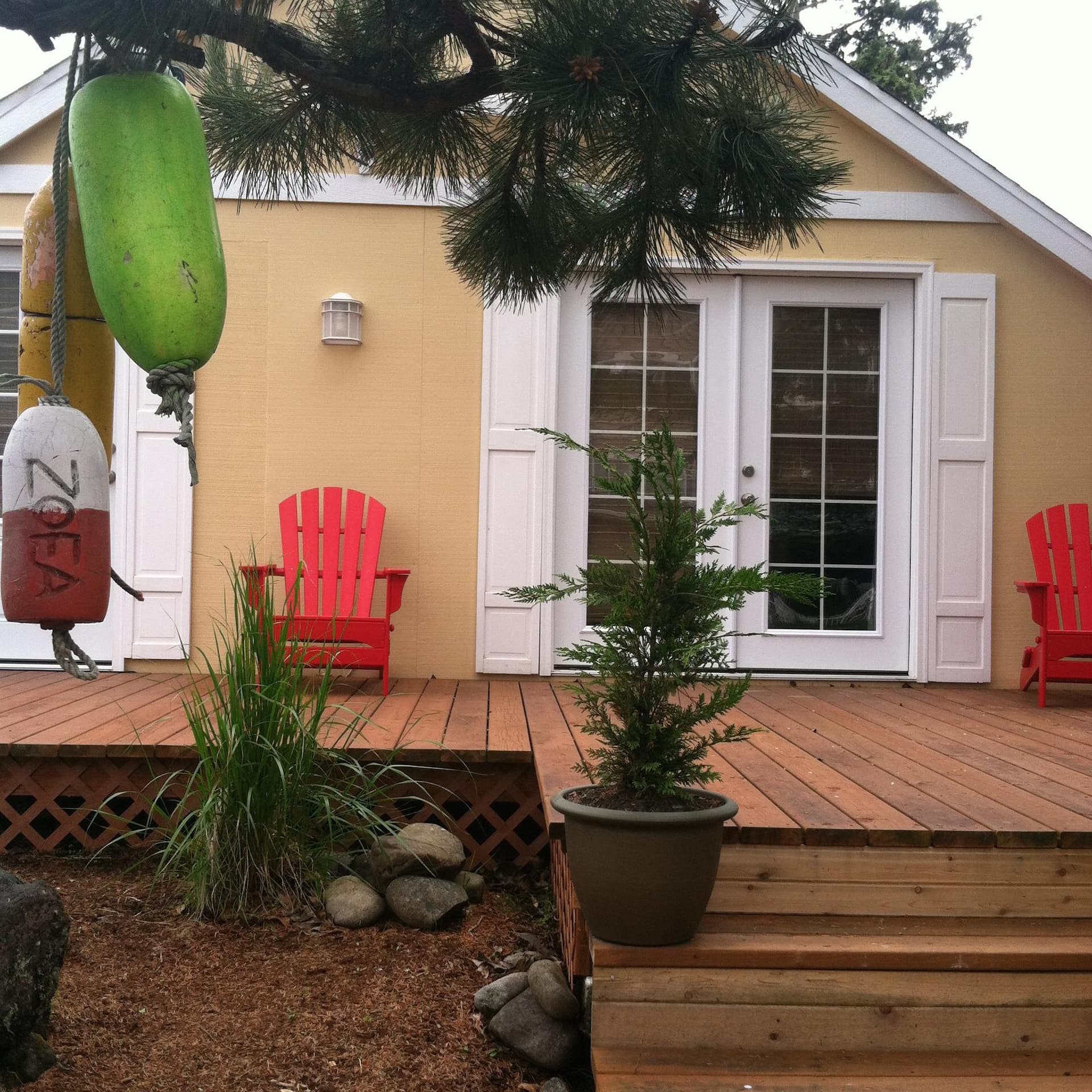 Columbia Cove Cottage (beachside)