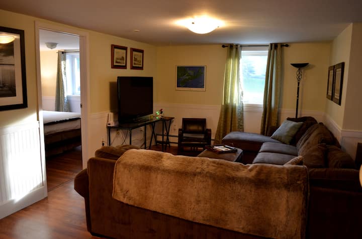 Wolfville Apartment- 3 Bdrms - Large Living Area - 울프빌
