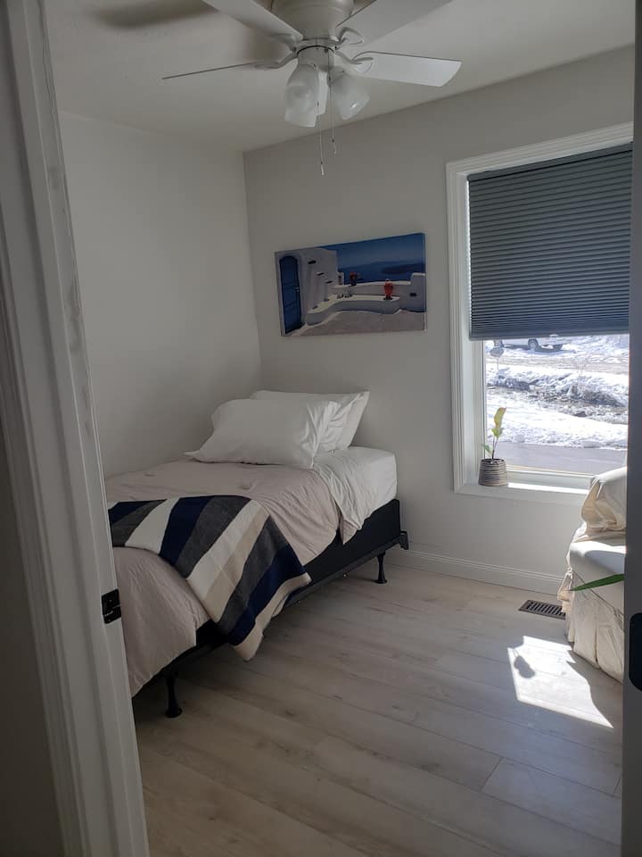 3rd bedroom with twin bed