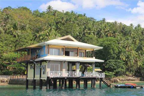Relaxing Beach House Above the Sea with KTV