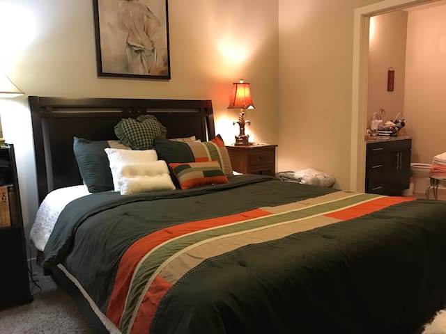 Luxury Home (6 mnts to Amazon Campus) in Olathe KC