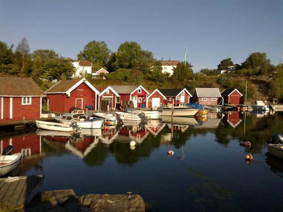 Two minutes walk to the harbour