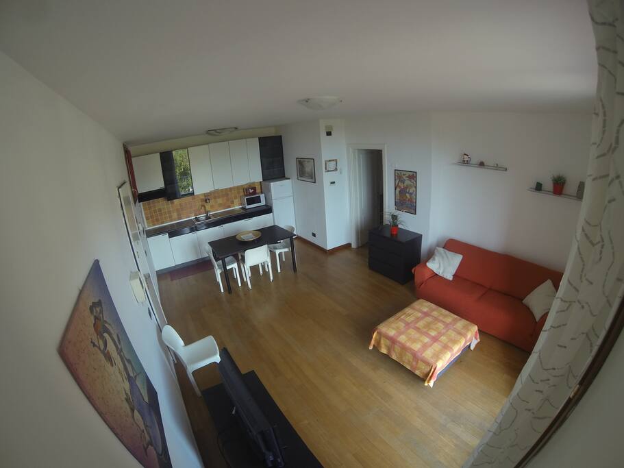 Cucina + soggiorno con divano letto