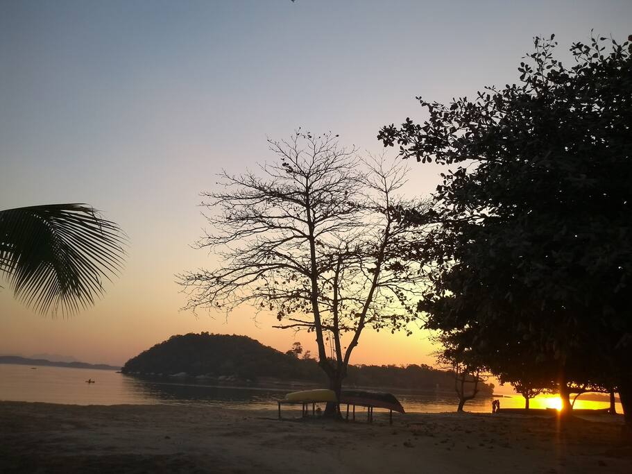 O pôr do sol , visto da Praia da Moreninha!