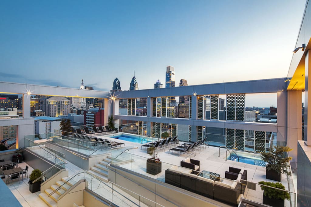 Rooftop pool and hot tub - heated year round