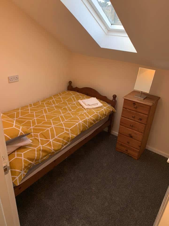 Единечна спална соба