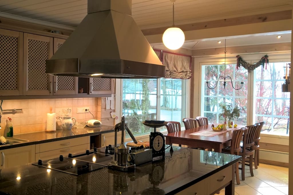 Well equipped kitchen with dining table