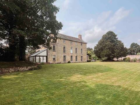 Spacious 7 bedroom period house with games room