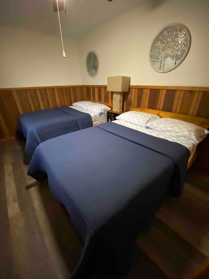 سريران بالحجم الكامل في غرفة النوم رقم2