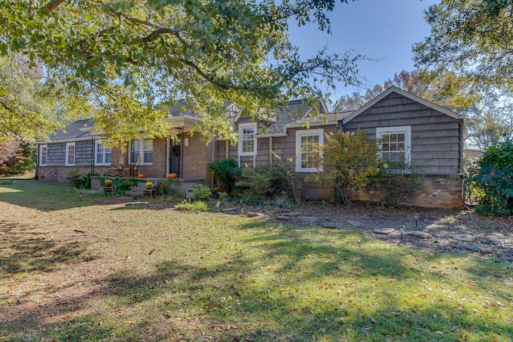 Cozy GVL home near Paris Mtn on private acre