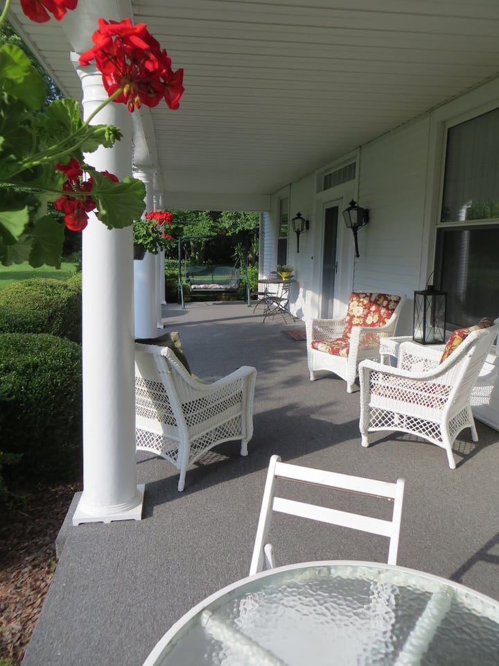 1898 Red Bud Bed & Breakfast Bed and breakfasts for Rent in Wilmore