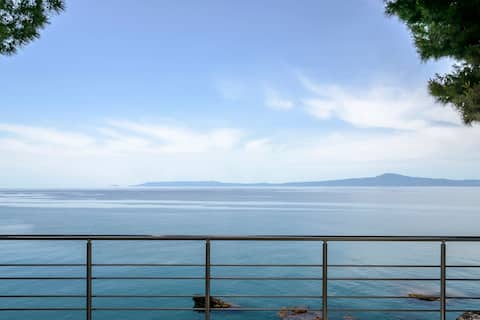 Naftilos Blue View retreat