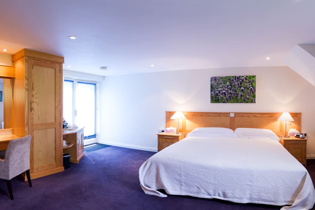 Lavender room with king size bed + double whirlpool bath.
