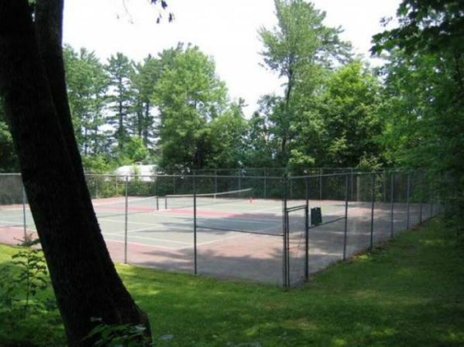 Tennis Courts- 2 minute walk