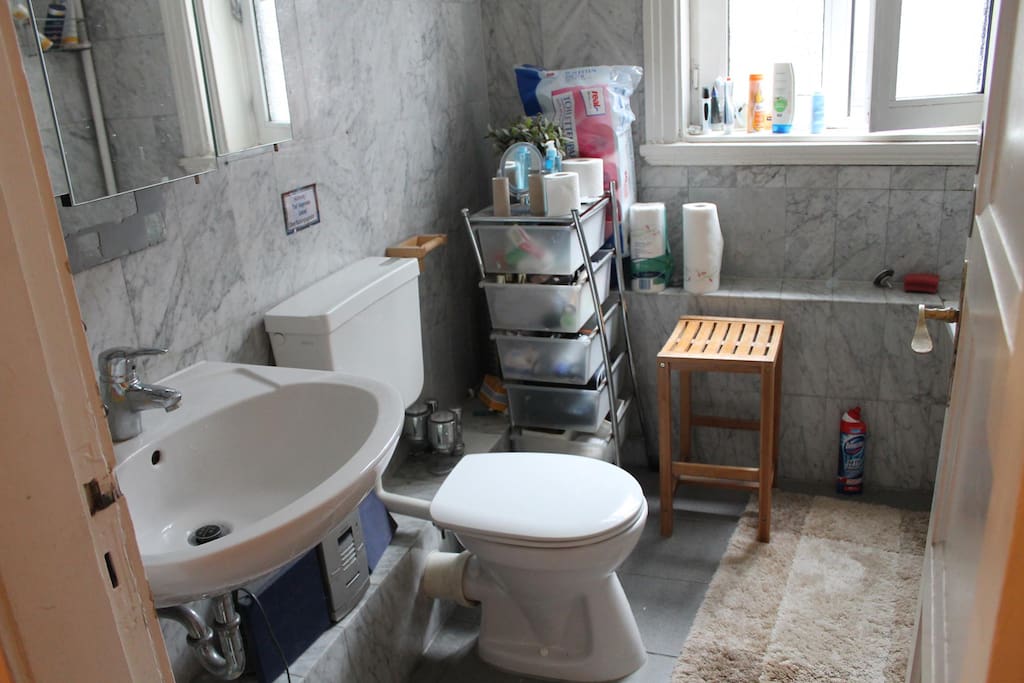 Beautiful Bathroom with sunlight and a bathtub