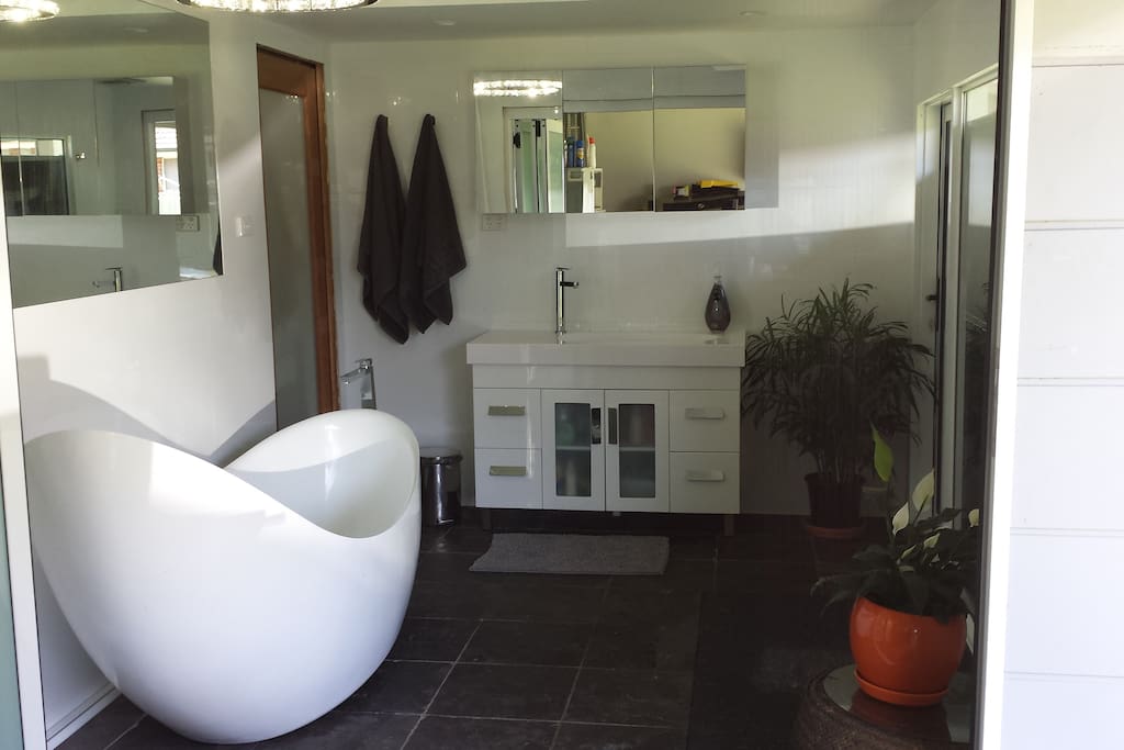 Shared bath and shower area