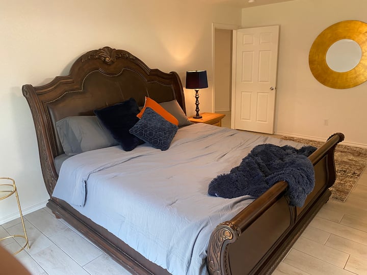 Spacious Home near Granbury Shops and square Houses for Rent in