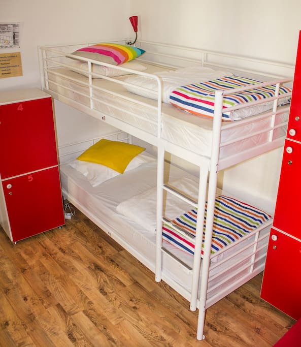 4 shared room bunk beds!