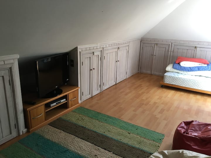 3er Piso, 2 camas, TV Cable / 3rd floor, 2 beds, Cable TV