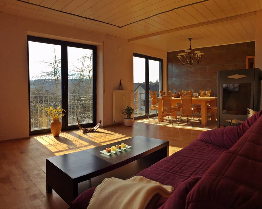 Wohnzimmer. Living-room.