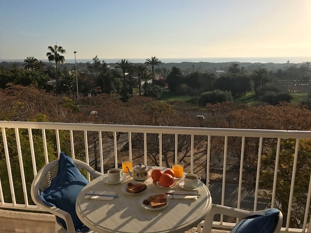 1 bed apt with nice sea view