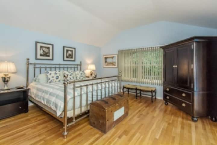 La nostra camera matrimoniale con letto king size.