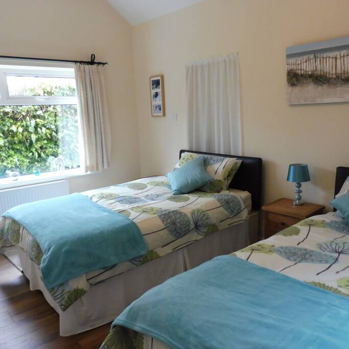 Bedroom 3/4 size beds