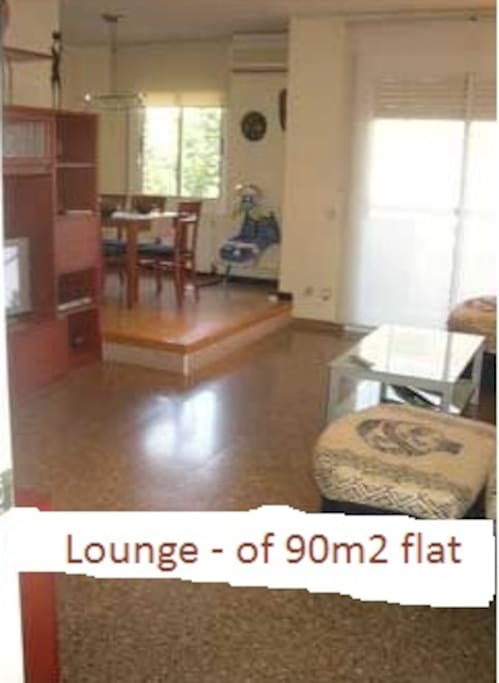 A large open and bright lounge & dining area