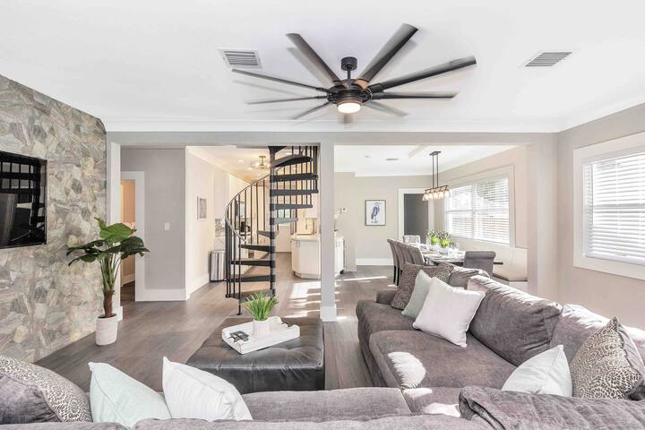 New! Next to Las Olas • Heated Pool gallery image 5