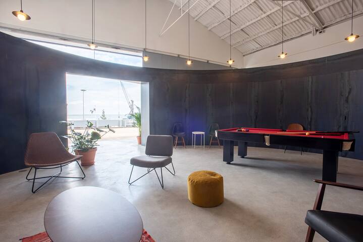 Party Loft for Large Groups, Riverside, 25 GUESTS gallery image 2