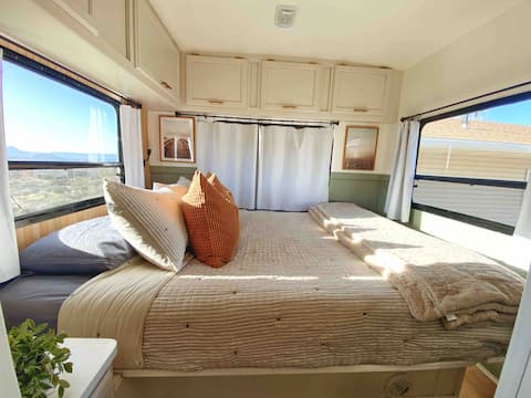 Delightful RV with view of Zions.