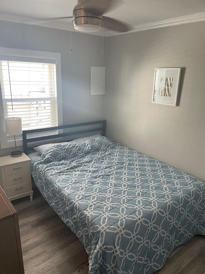 kitanda cha malkia katika chumba cha kulala 1