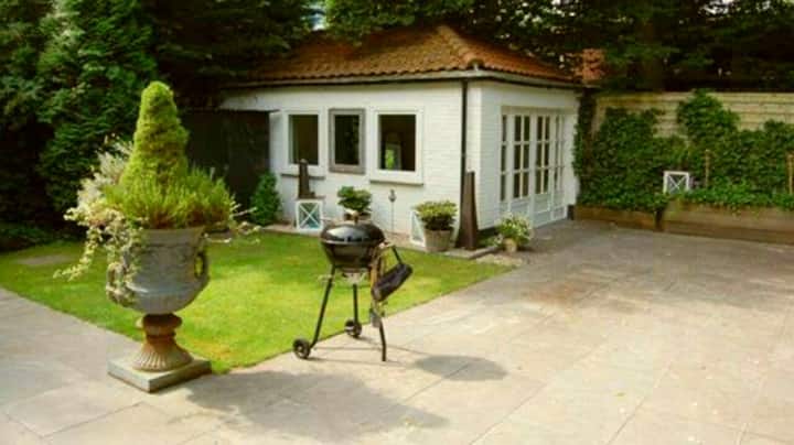 Charming guesthouse near the beach