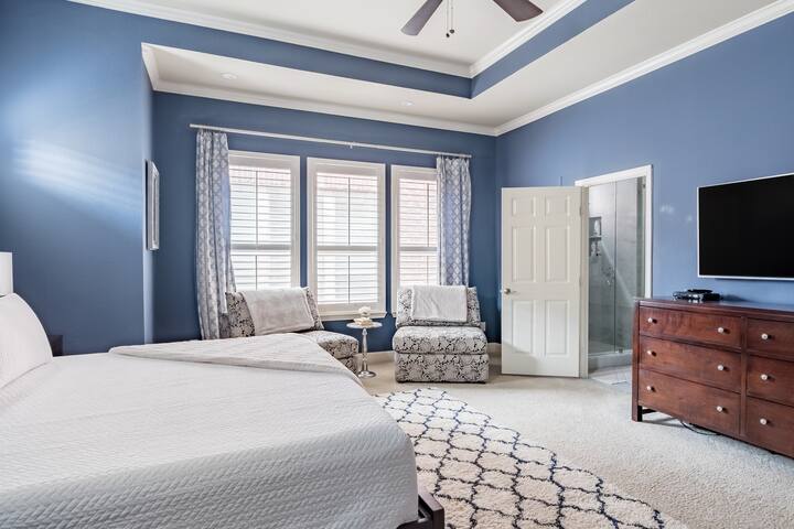 Head Into Downtown From a Dallas Dreamhouse gallery image 3