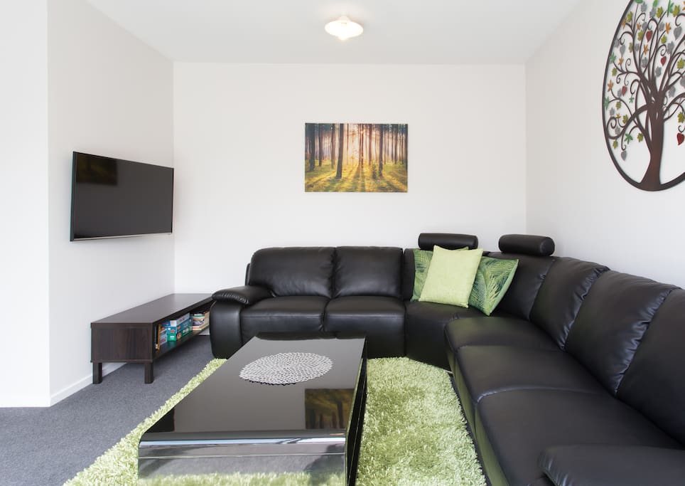 Lounge, Smart TV with Freeview Plus and Netflix NZ