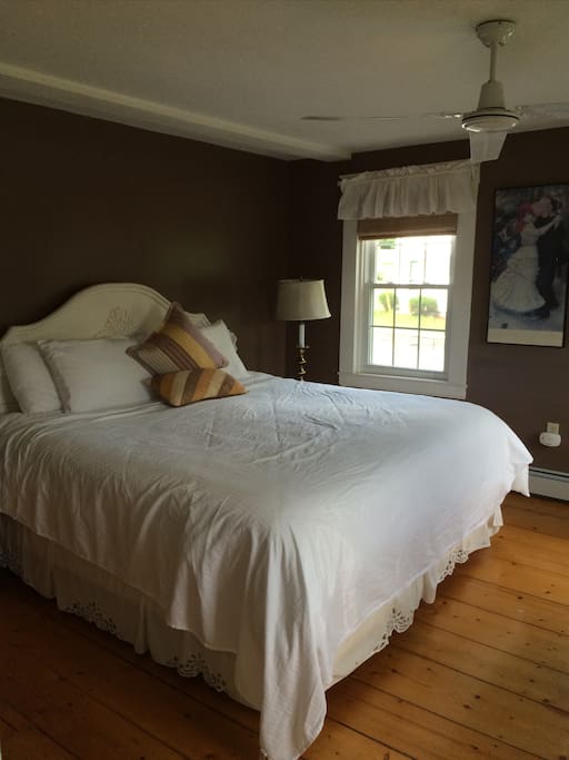 The Sunny G Suite Jacuzzi Tub Bed And Breakfasts For