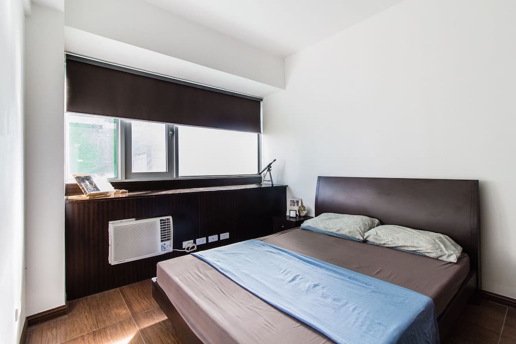 Queen size bed; blackout roll up window blind