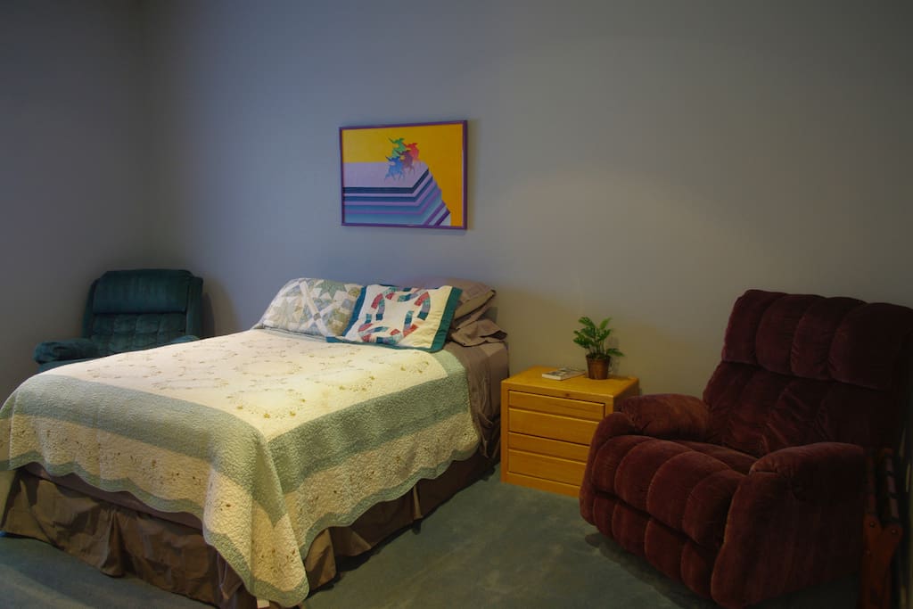 Bedroom Queen Bed 2 Recliners